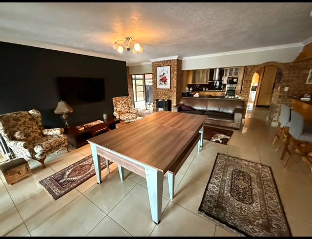 6 BEDROOM HOUSE FOR SALE IN SUNWARD PARK